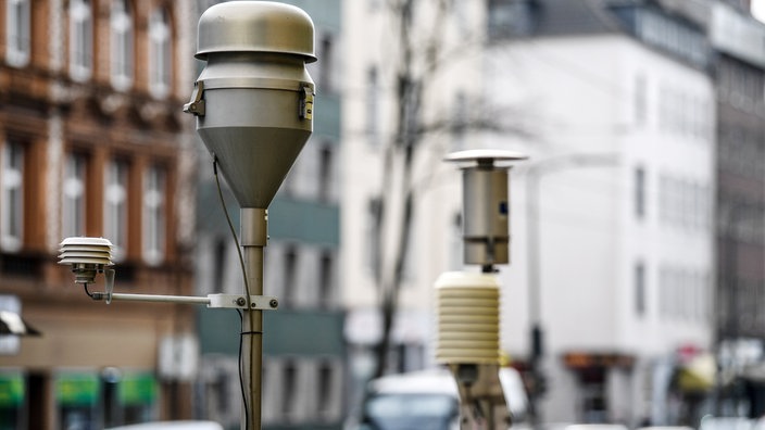 Eine Messstation für die Luftmessung an der Corneliusstraße in Düsseldorf.