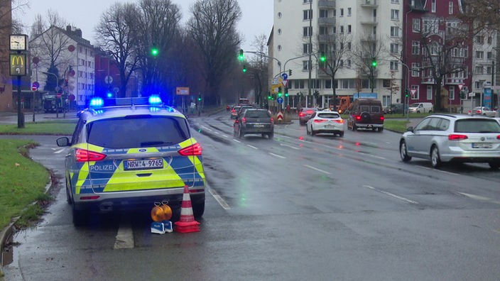 Radfahrerin nach Unfall in Düsseldorf Betonmischer gestorben