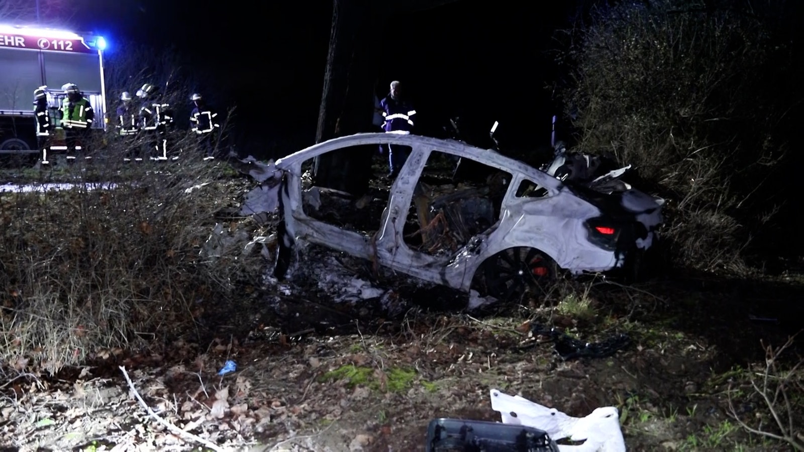 Auto Prallt Gegen Baum - Fahrer Stirbt Nach Unfall In Pulheim ...