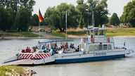 Fähre auf dem Rhein