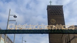 Leuchtschild vom Christkindchen-Markt in Leverkusen.