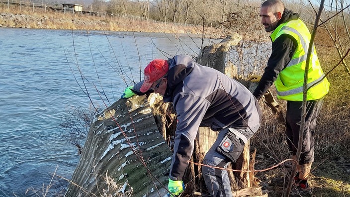 Helferinnen und Helfer nach der Flutkatastrophe im Ahrtal