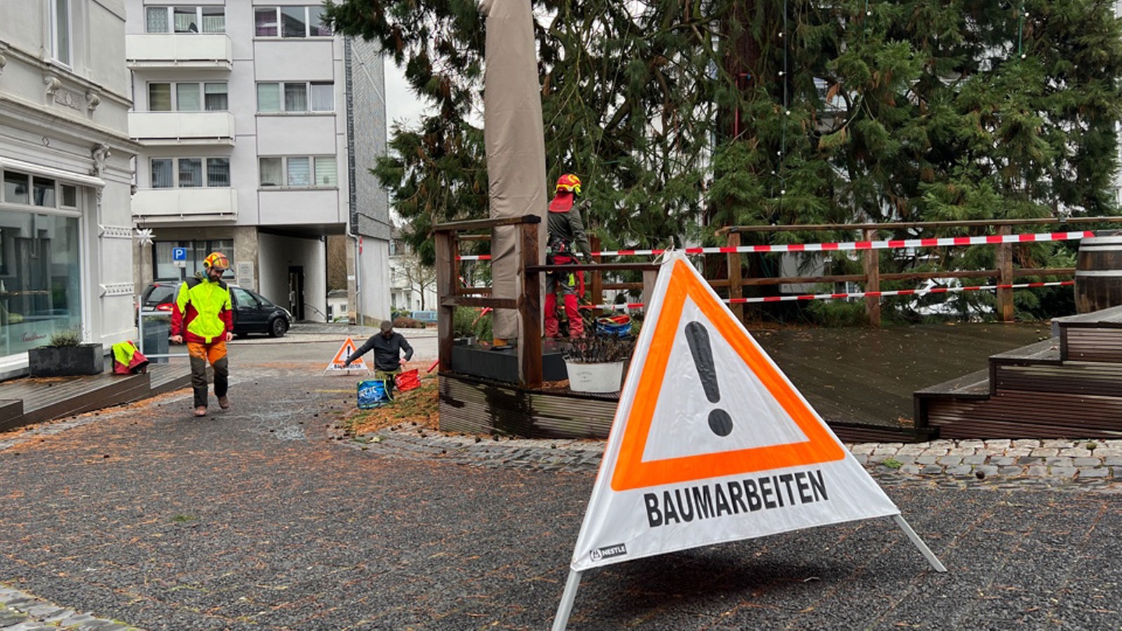 Ast abgebrochen am Wermelskirchener Weihnachtsbaum Rheinland