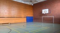 In der Wuppertaler Turnhalle Reiterstraße wird bis auf Weiteres kein Sport mehr stattfinden - die Halle ist einsturzgefährdet. 