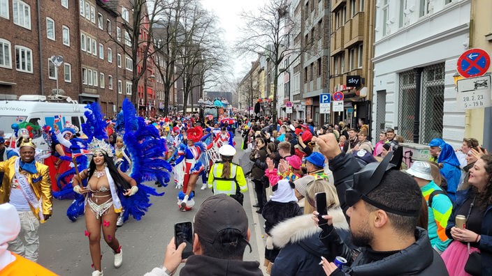 Karnevalisten feiern in Düsseldorf