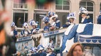Die Blauen Funken beim Rosenmontagszug in Köln