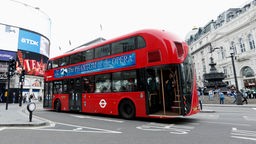 Moderner "Routemaster"-Doppeldecker in London