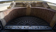 Symboldbild Eingangstor des Landgerichts Kleve