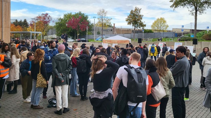 Studierende demonstrieren an der Uni WItten-Herdecke