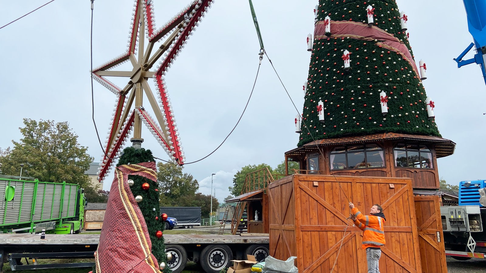 Najwyższa mobilna choinka bożonarodzeniowa zbudowana w Crange – Zagłębie Ruhry – Aktualności – WDR – Zagłębie Ruhry – Aktualności