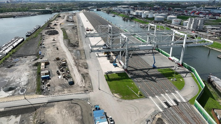 Das Duisburg Gateway Terminal kurz vor der Fertigstellung.