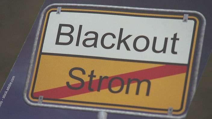 Ortseingangs-Schild mit Blackout und Strom (durchgestrichen) 