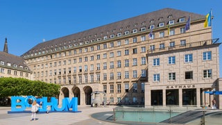 Das Rathaus in Bochum von außen