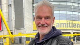 Bernd Harenkamp vor dem BVB-Fan-Shop