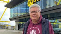 Günter Hamczyk vor dem BVB-Fan-Shop