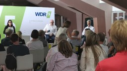 Diskussion mit Publikum im Essener Grugabad beim WDR 5 Stadtgespräch
