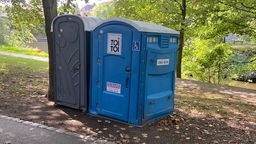 Mobile Toiletten auf der Brehminsel in Essen-Werden