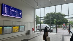 Eine neu gestaltete Bahnhofshalle