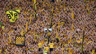 Dortmund Fans feiern den Sieg gegen Paris Saint-Germain