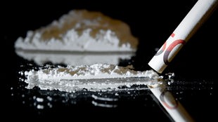 Kokain Line auf einem Tisch