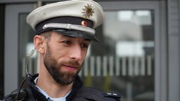 Bundespolizist Benjamin Berglez kontrolliert Waffenverbotszone am Dortmunder Hauptbahnhof