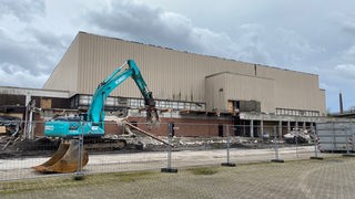Abriss der Rhein-Ruhr-Halle in Duisburg