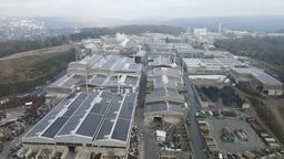 Die Siegfried-Jacob-Werke mit seinen Dächern voller Photovoltaik-Anlagen
