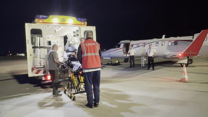 Die Hilfsorganisation "Ambulance for Kids" fliegt kranke Kinder aus der Ukraine nach Deutschland