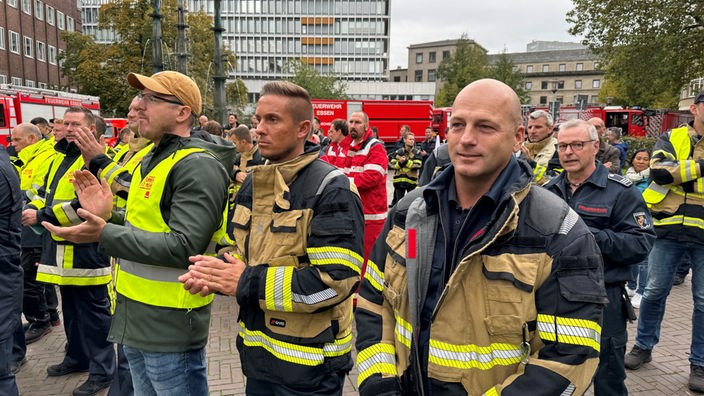 Feuerwehrleute protestieren gegen höheres Rentenalter