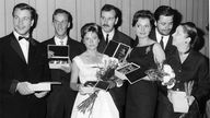 Die Preisträger des Deutschen Filmpreises im Juni 1960. Von l. n. r.: Götz George, Hanns Lothar, Cordula Trantow, Bernhard Wicki, Nadja Tiller, Walter Giller und Edith Schultze-Westrum.