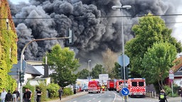 Großbrand in Bochum: Rauchsäule über der Stadt 