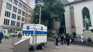 Videobeobachtungsanlage der Polizei vor der Essener Marktkirche