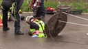 Schwierige Rettung in Essen: Kanalarbeiter in Schacht gestürzt