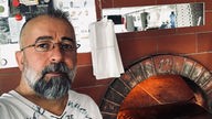 Mahmut Güneş bei seiner Arbeit in einer Herner Pizzeria