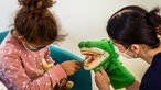 Beim Maustag durften Kinder das Operationszentrum kennenlernen und selber ärztliche Eingriffe an ihrem Spielzeug durchführen.