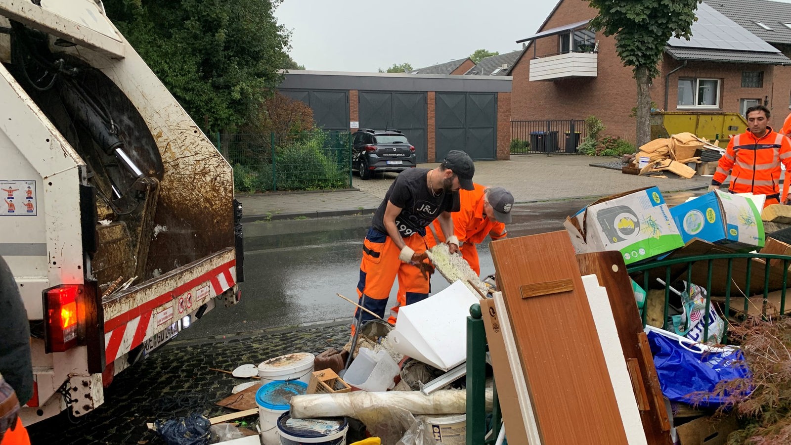 Nach Unwetterschäden: Aufräumen in Gelsenkirchen dauert an - Ruhrgebiet -  Nachrichten - WDR