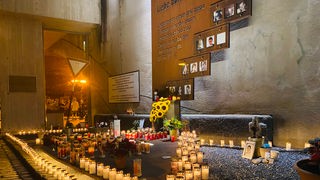 Bei der Nacht der 1.000 Lichter wird in Duisburg der Opfer des Loveparade-Unglücks gedacht.