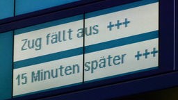 Anzeigetafel Bahnhof (Symbolbild)