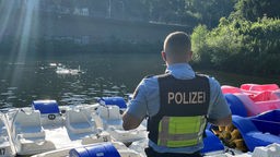 Essener Polizist rettet mit Tretboot Verletzten auf der Ruhr (30.07.2024)