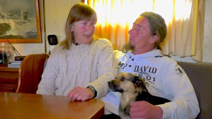 Das Eignerpaar Birgit Steinich und Sascha Rösler in der Kajüte ihrer MS Colorado 