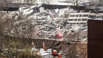 Trümmer des gesprengten Hochhauses in Duisburg-Hochheide