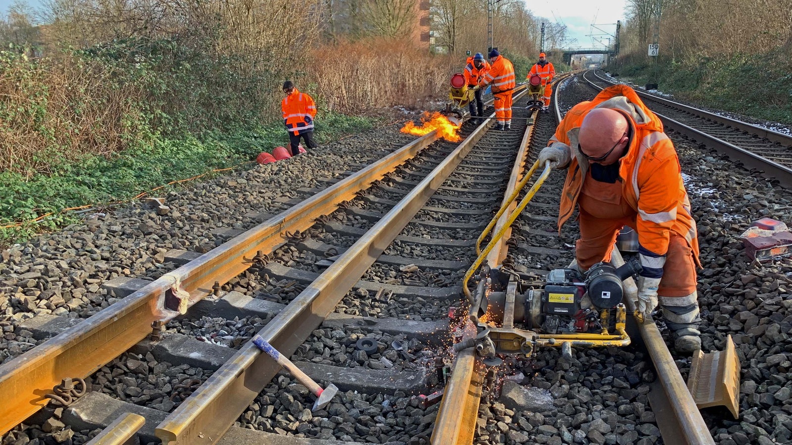 Erneut lange Bahn-Baustelle zwischen Düsseldorf und Duisburg ...