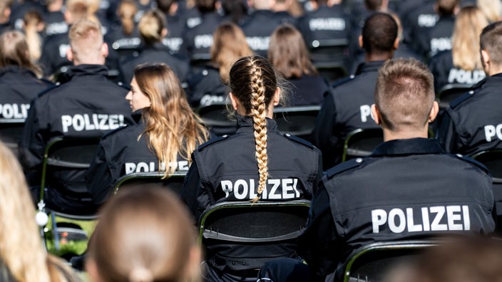 Zu wenig Anwärter? Polizei verlängert Bewerbungsfrist - Landespolitik -  Nachrichten - WDR