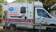 Das Tierarztmobil des Vereins Europäischer Tier- und Naturschutz e. V. - Außenansicht