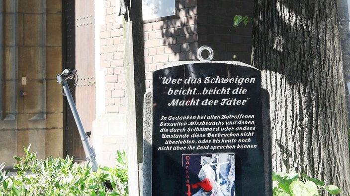 Gedenktafel für den Missbrauch in der Gemeinde St. Cyriakus in Bottrop