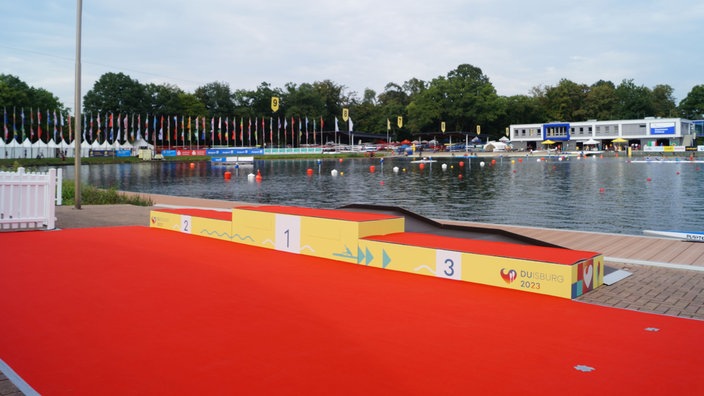 Wiese zwischen Regattabahn und Duisburger Stadion