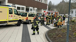 In Gevelsberg hat ein Wohn- und Geschäftshaus gebrannt. Rund 100 Feuerwehrleute waren im Einsatz.