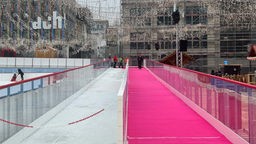 Zweistöckige Eisbahn in Essen eröffnet
