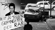 Montage: Bild des von der RAF entführten Hanns Martin Schleyer, Tatort der Entführung an 05.09.1977