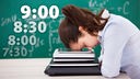 Eine Schülerin liegt mit dem Kopf auf ihrem Tablet. Die Uhrzeiten symbolisieren die Diskussion um späteren Unterrichtsbeginn